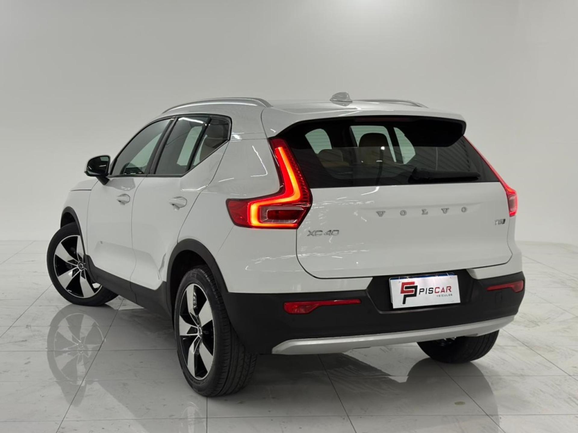 VOLVO XC40 T-5 MOMENTUM 2.0 252cv AWD